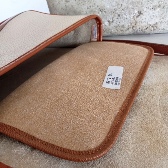 Dooney & Bourke Stunning Carrier/Crossbody Vintage AWL - Picture 7 of 10